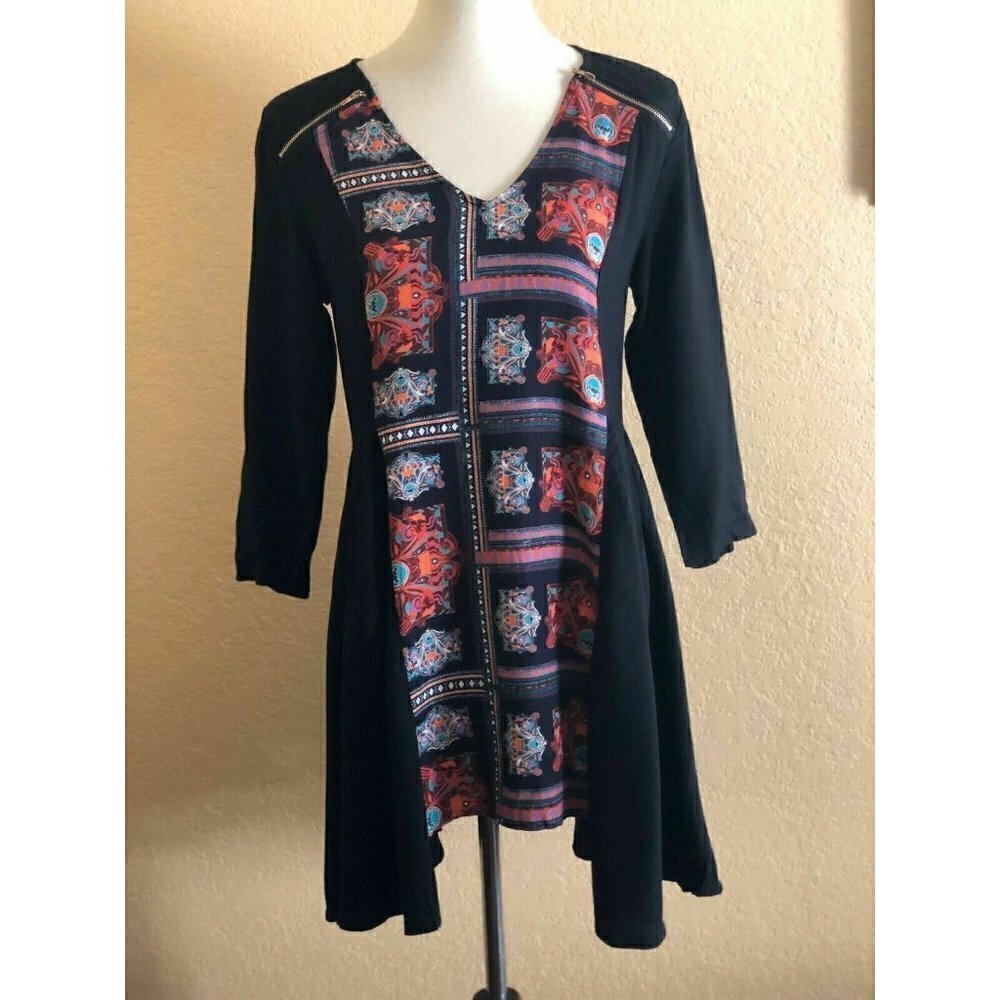 Three of something womens Black V-Neck Geo Shrine Storyteller Dress Size 4 - Picture 2 of 11